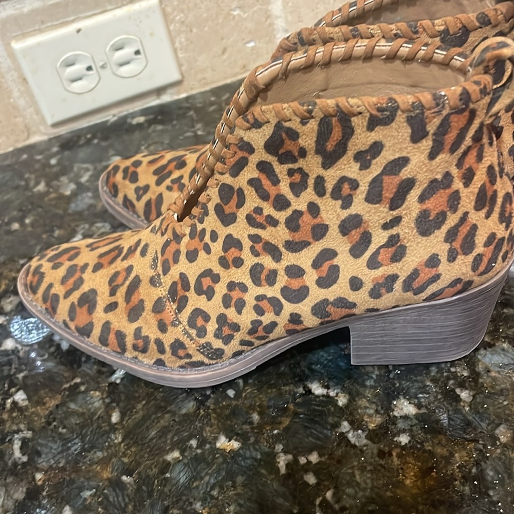 Volatile Animal Print Booties! 6.5 - Picture 3 of 6
